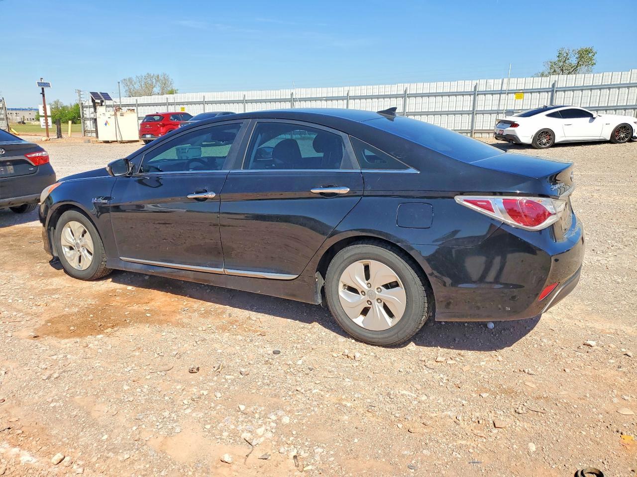 2015 Hyundai Sonata Hybrid Base - Image 2