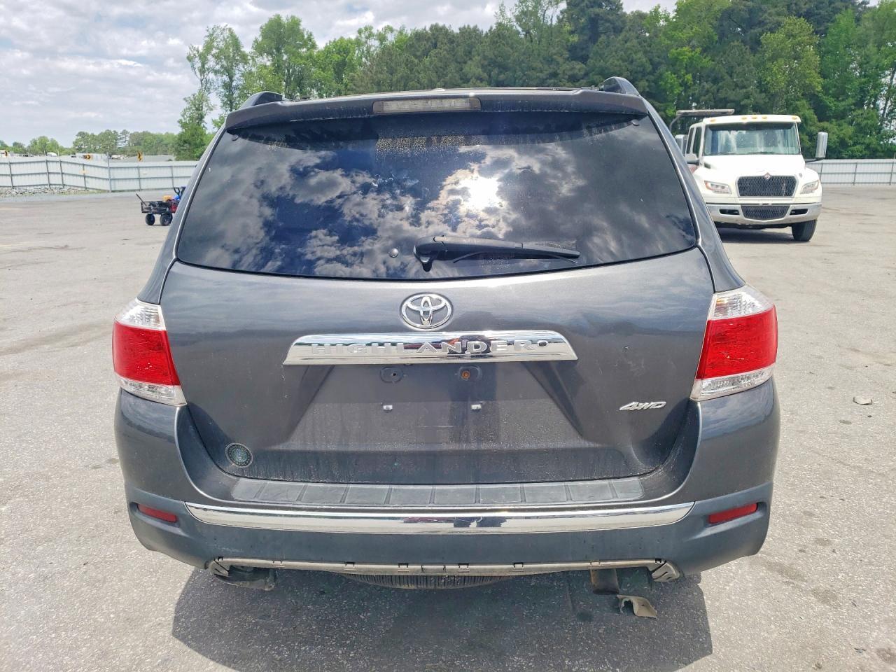 2011 Toyota Highlander Limited - Image 6