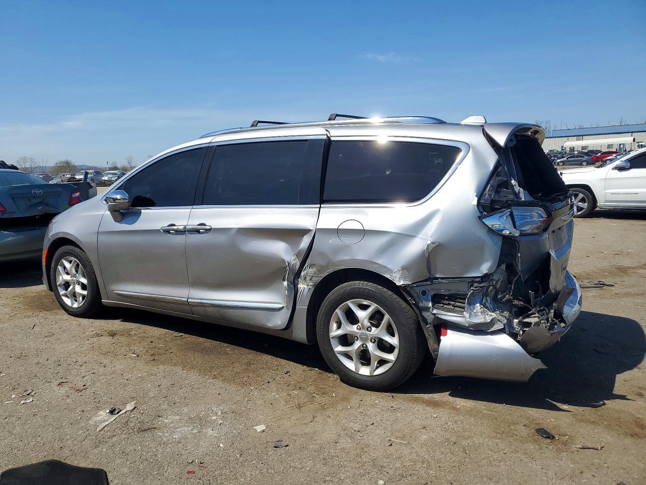 2020 Chrysler Pacifica Limited - Image 2