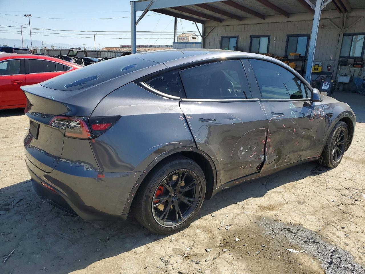2023 Tesla Model Y - Фото 3