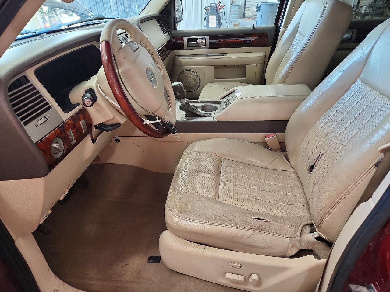 2004 Lincoln Navigator - Image 7