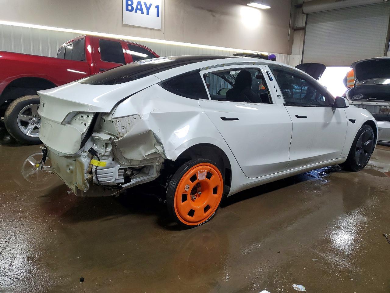 2023 Tesla Model 3 - Фото 3