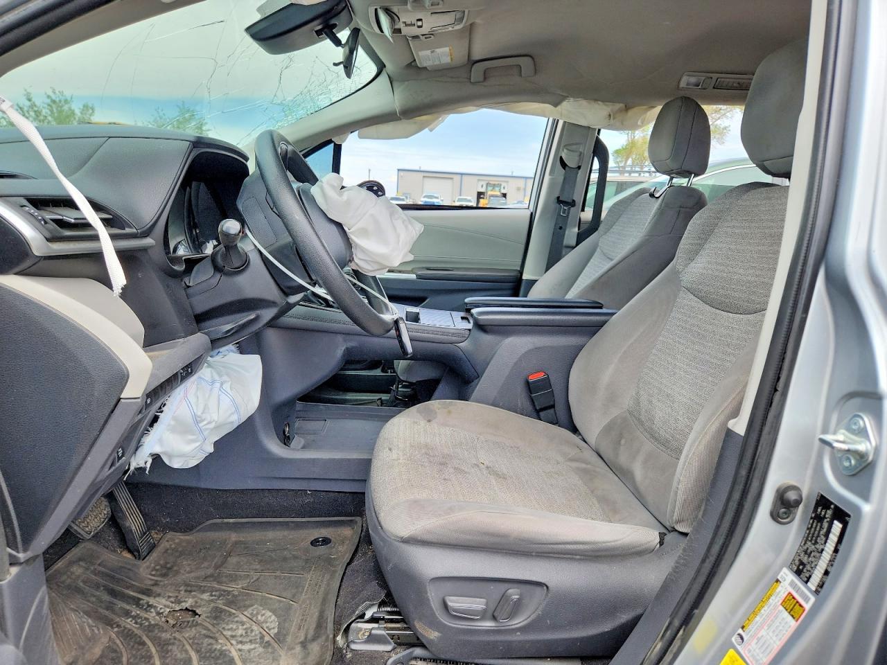 2021 Toyota Sienna Le - Image 7