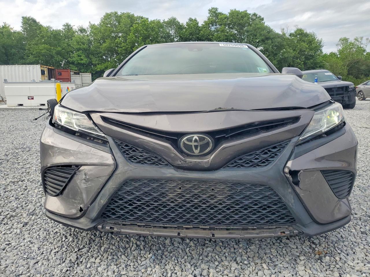 2018 Toyota Camry Se - Image 5
