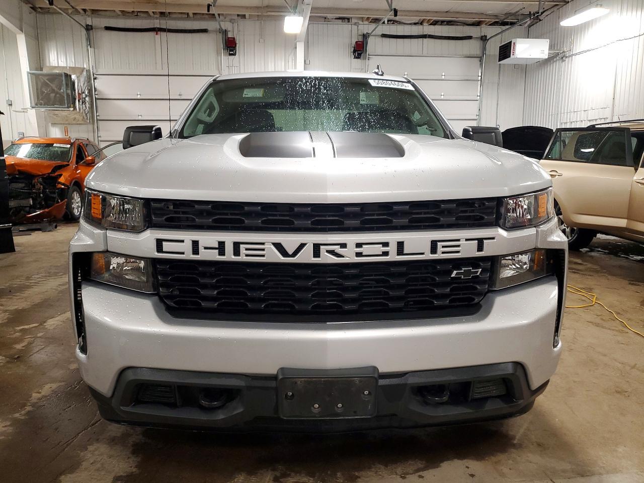 2021 Chevrolet Silverado K1500 Custom - Фото 5