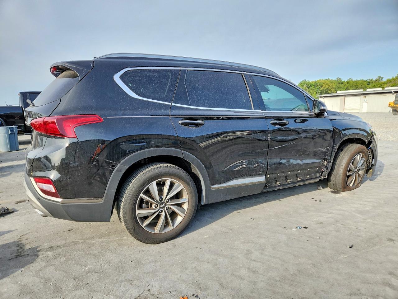 2019 Hyundai Santa Fe Ultimate 2.4L - Image 3