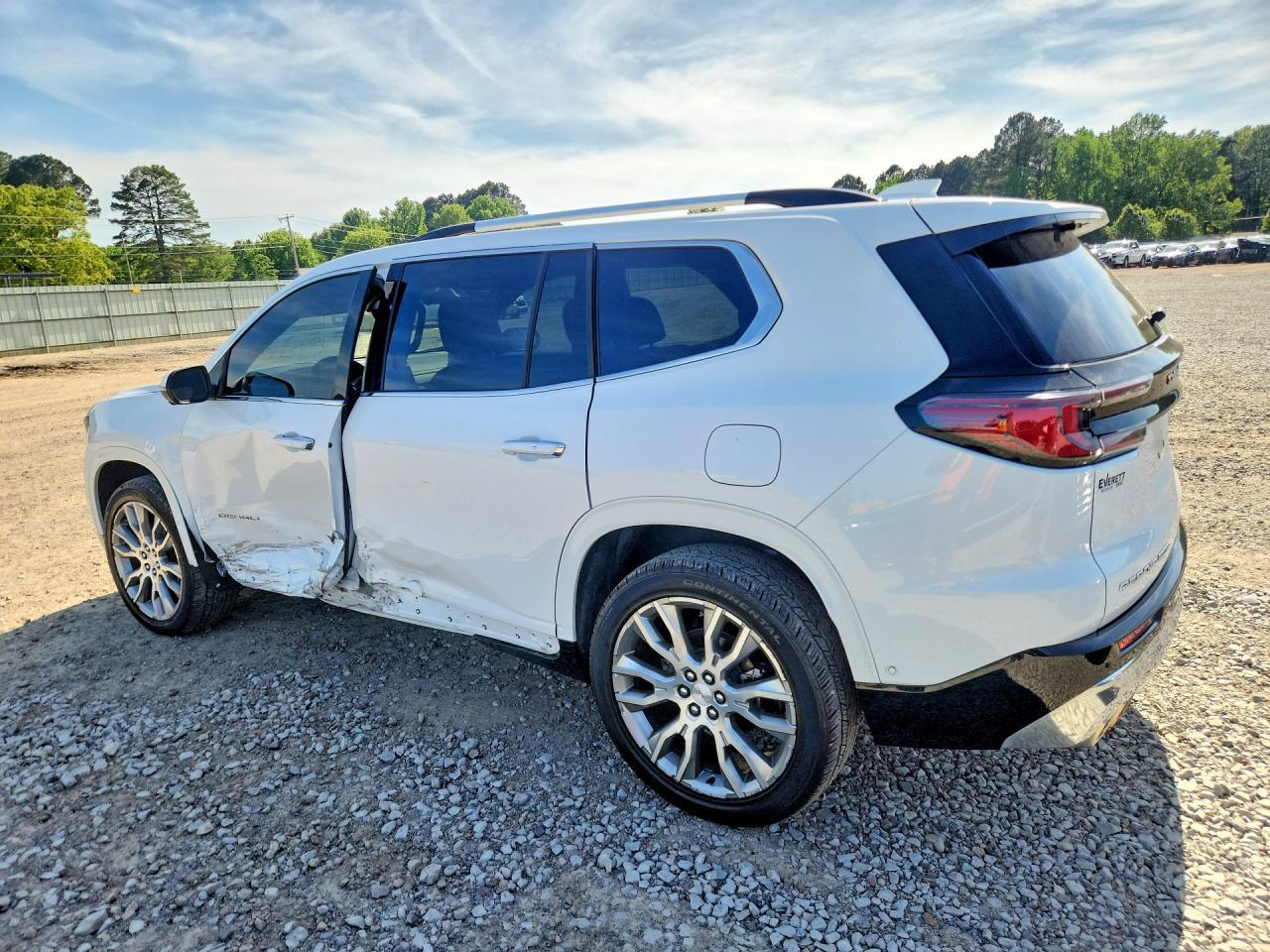 2025 GMC Acadia Denali - Image 2