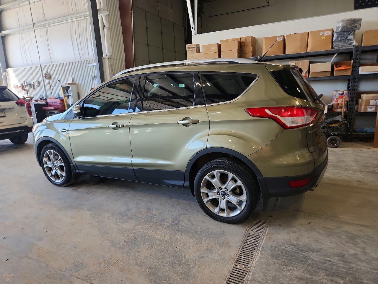 2014 Ford Escape Titanium - Фото 2
