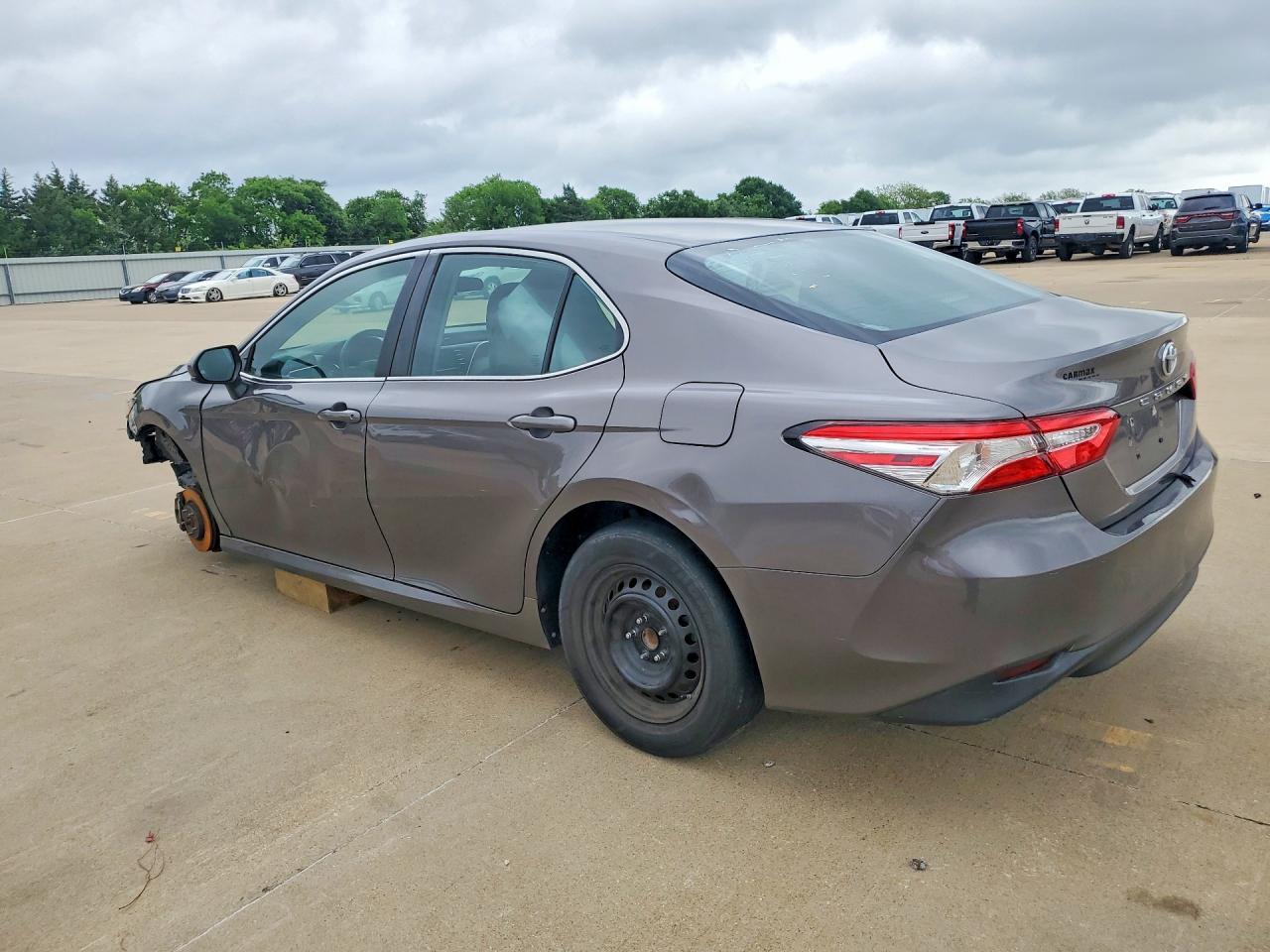 2018 Toyota Camry L - Фото 2