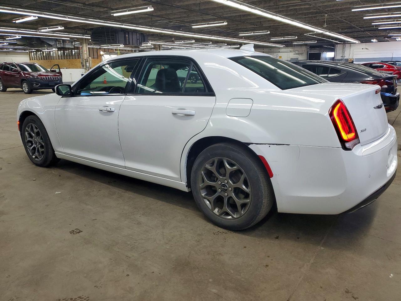 2017 Chrysler 300 S - Фото 2