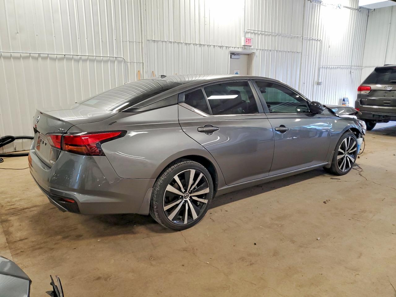 2022 Nissan Altima Sr - Фото 3