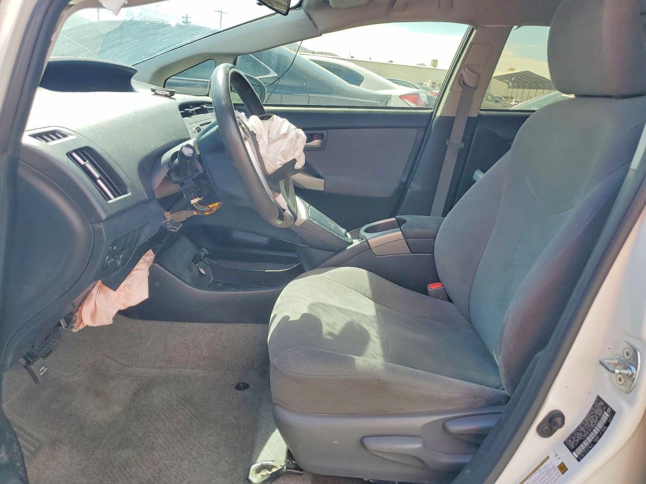 2015 Toyota Prius Two - Фото 7