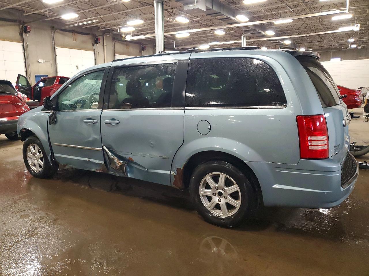 2010 Chrysler Town & Country Touring - Image 2