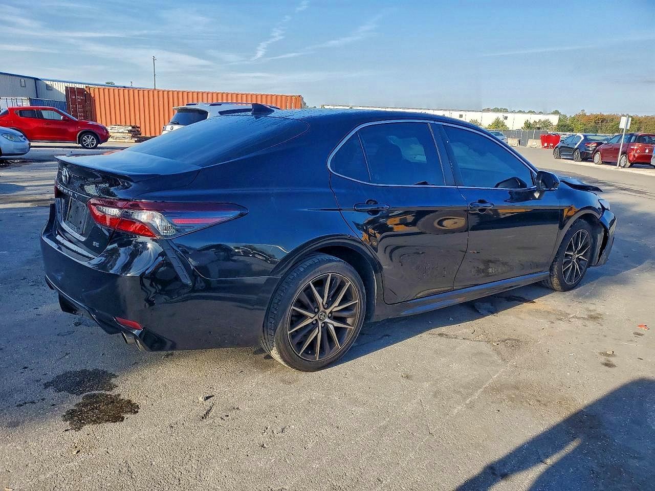 2022 Toyota Camry Se - Фото 3