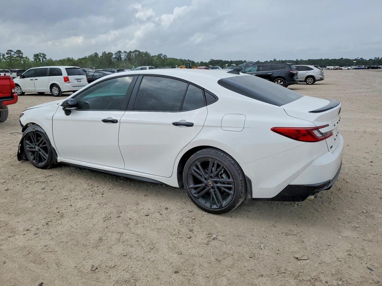 2026 Toyota Camry Nightshade - Фото 2