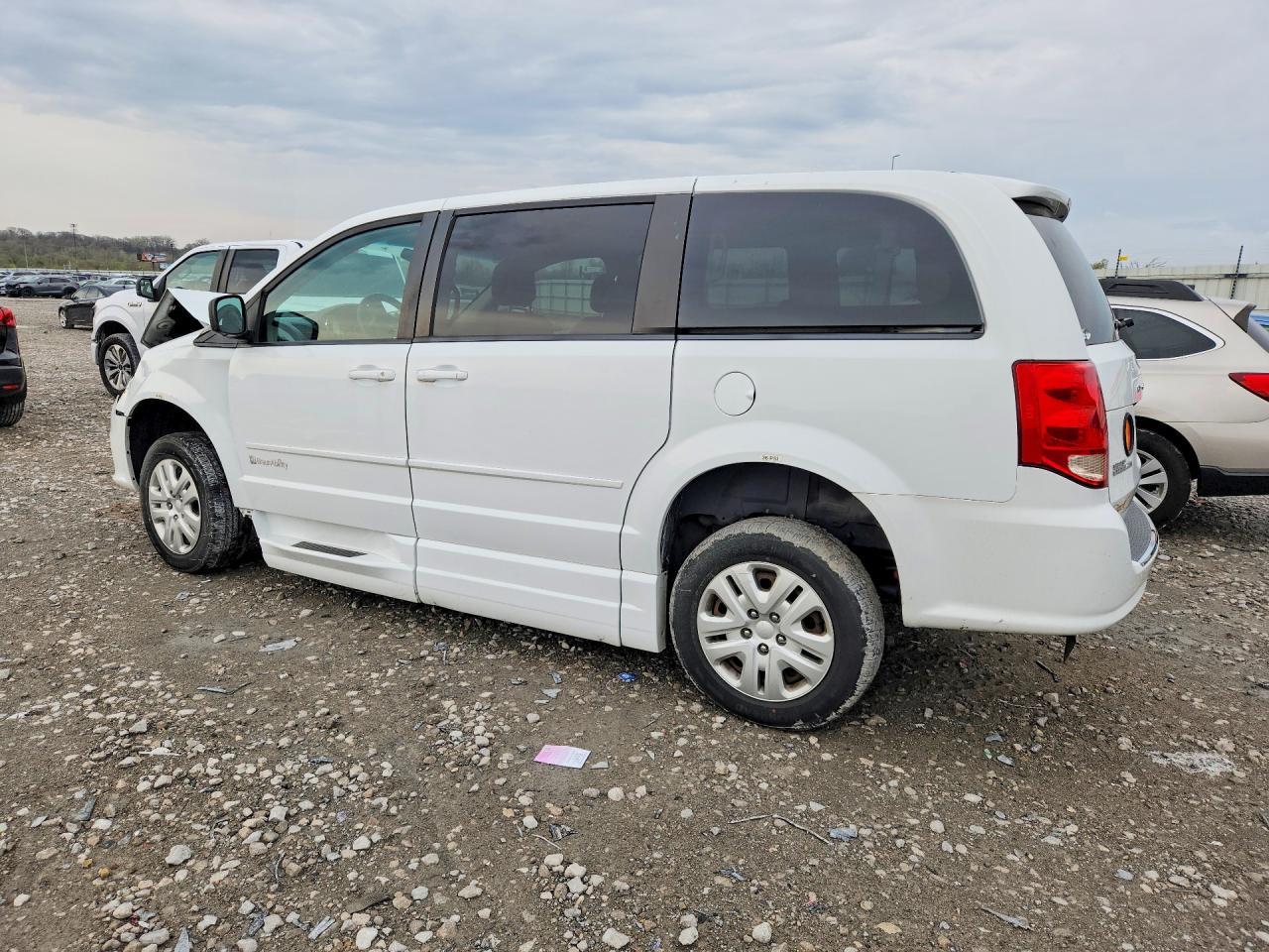 2017 Dodge Grand Caravan Se - Фото 2