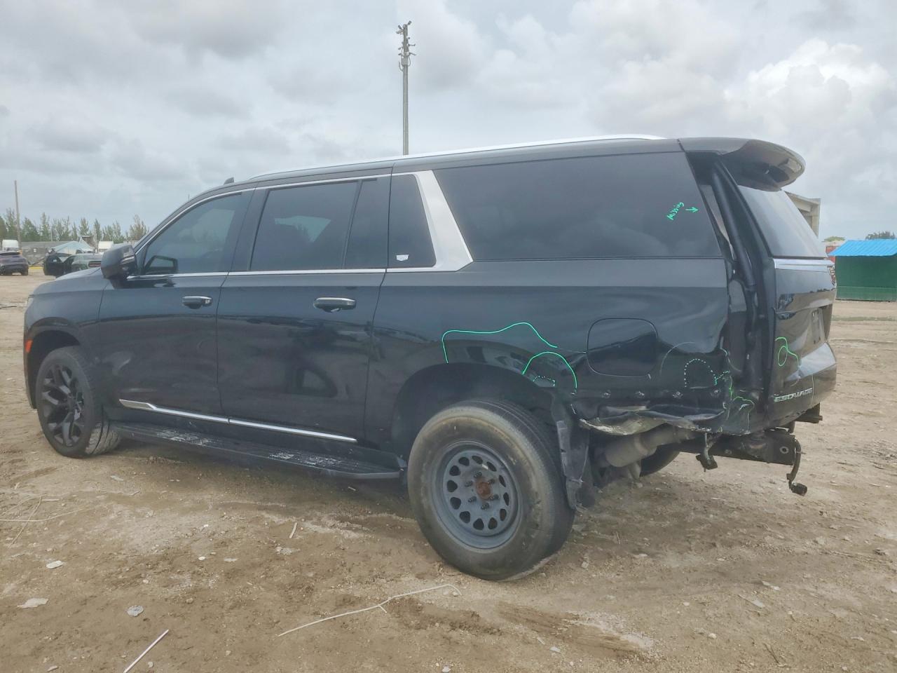 2022 Cadillac Escalade Esv Luxury - Image 2