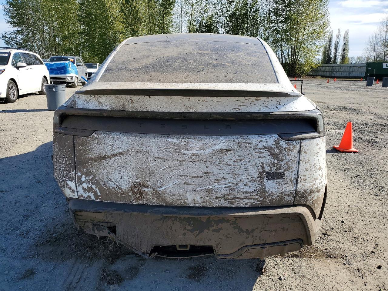 2026 Tesla Model Y - Фото 6