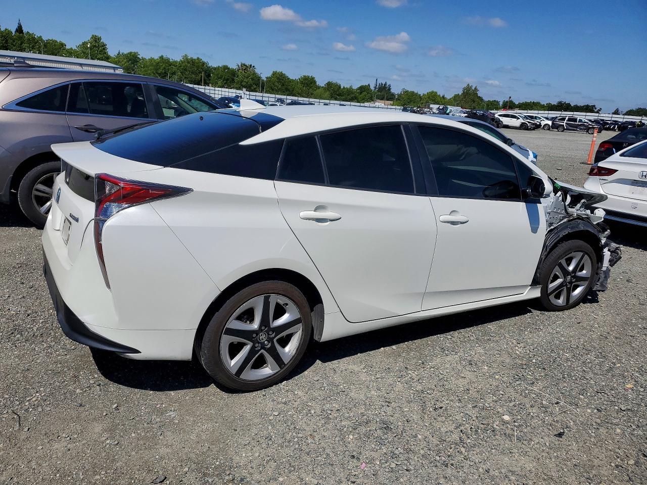 2016 Toyota Prius Three Touring - Фото 3