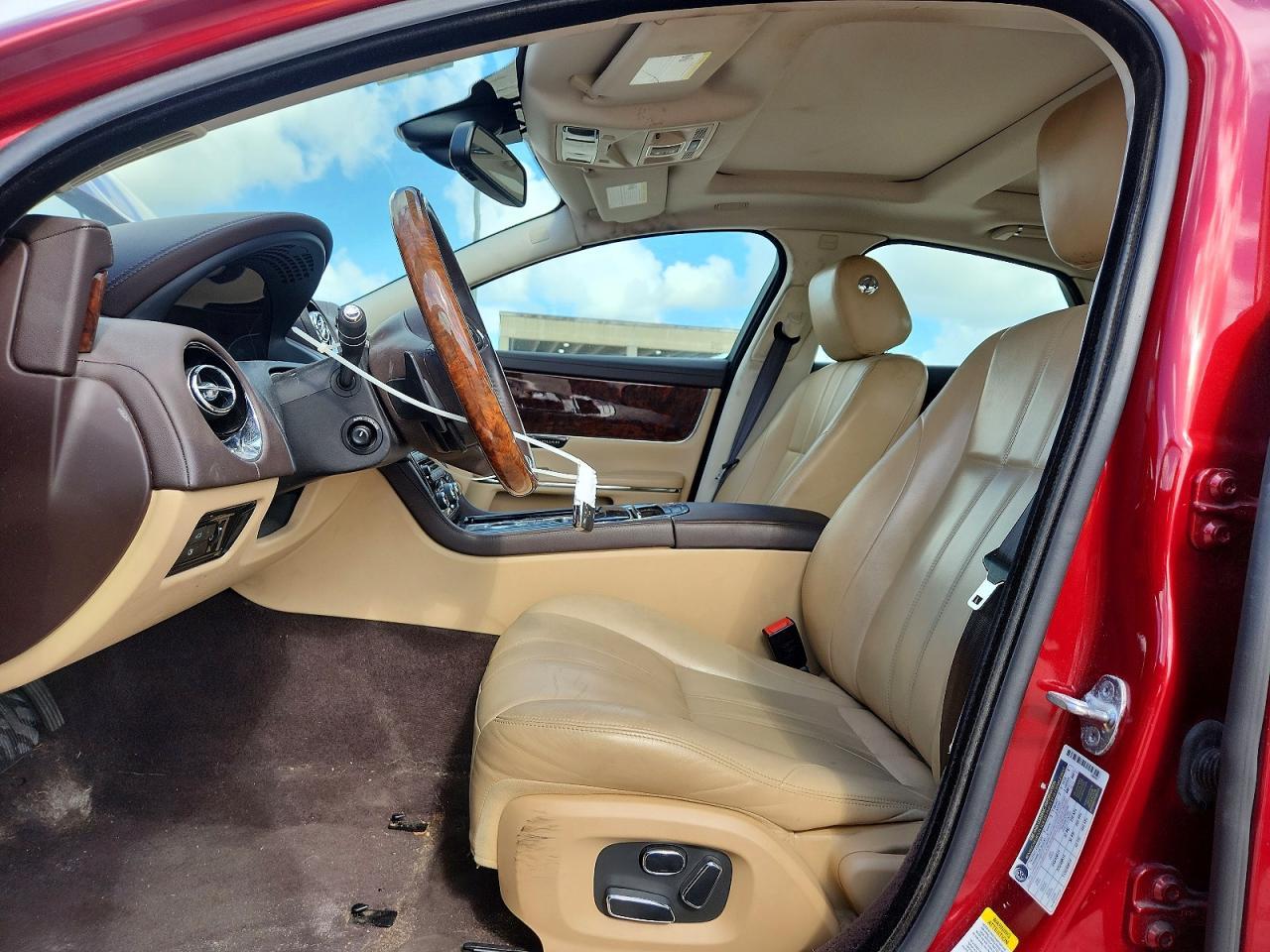 2014 Jaguar Xj - Image 7