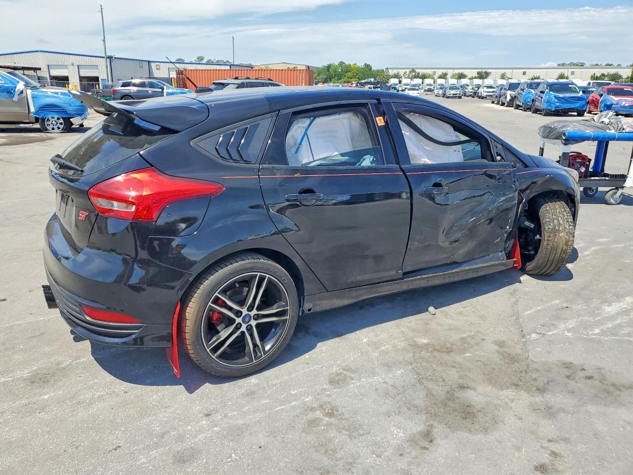 2016 Ford Focus St - Фото 3