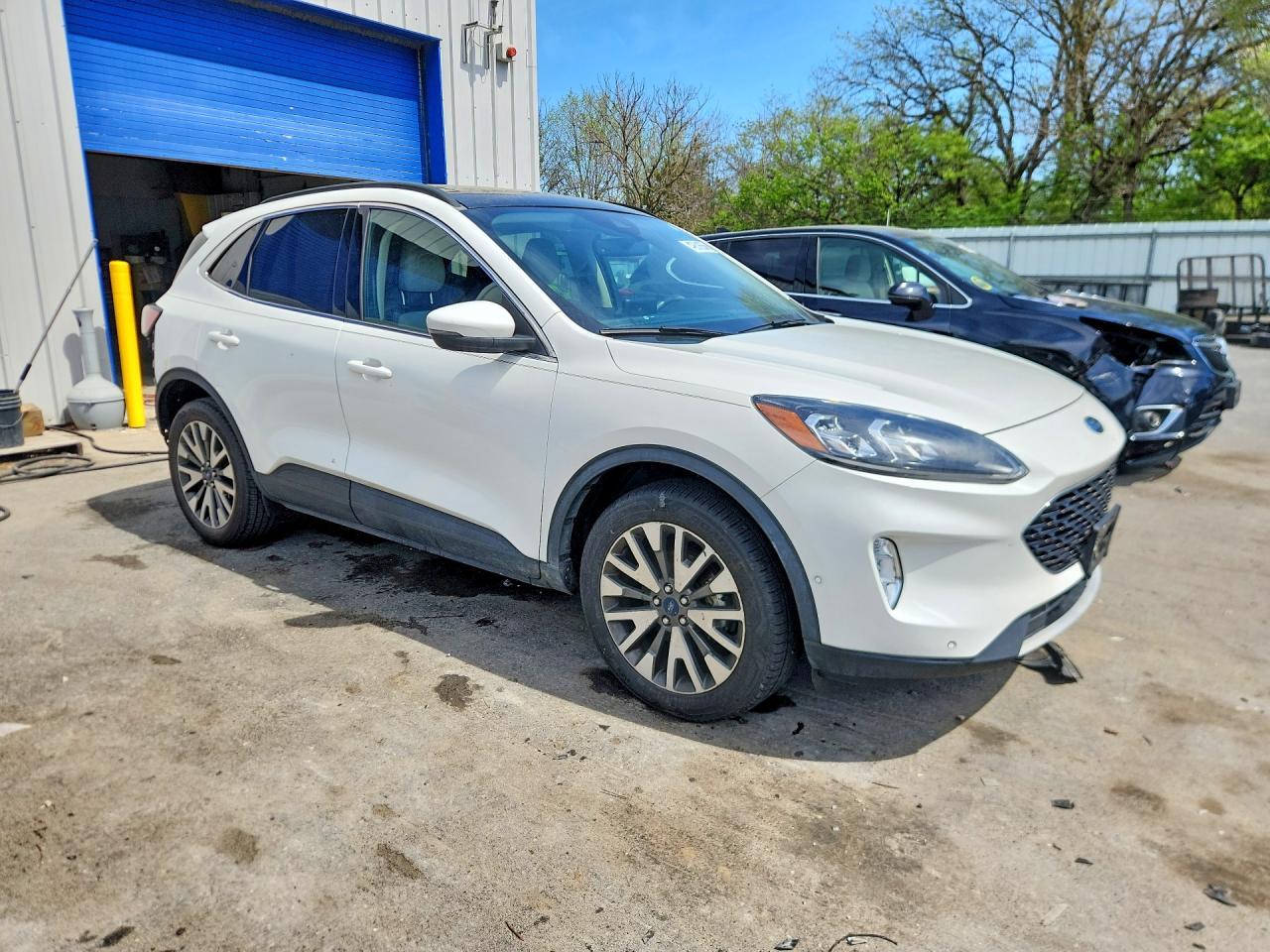 2020 Ford Escape Titanium - Image 4