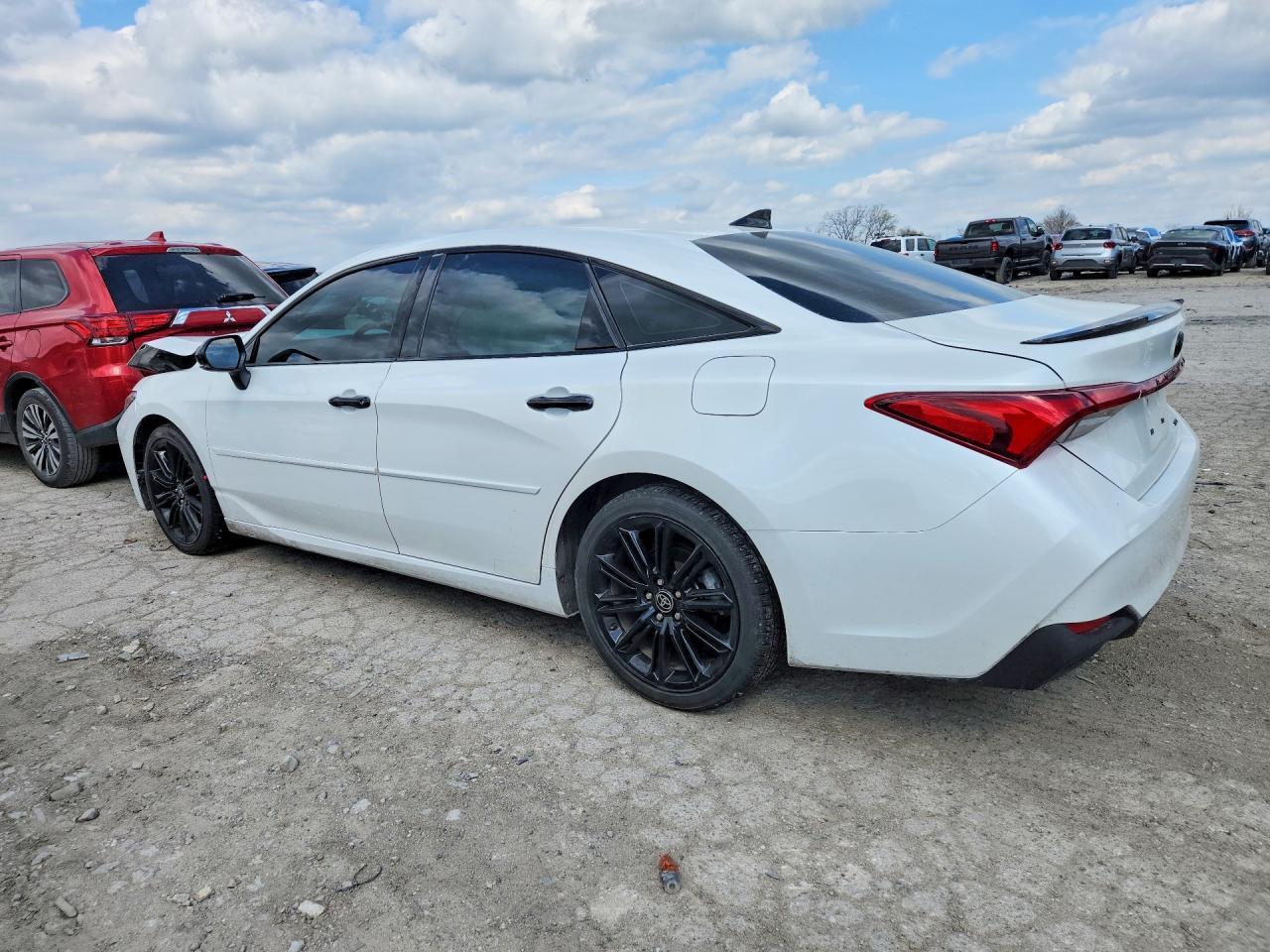 2022 Toyota Avalon Night Shade - Фото 2