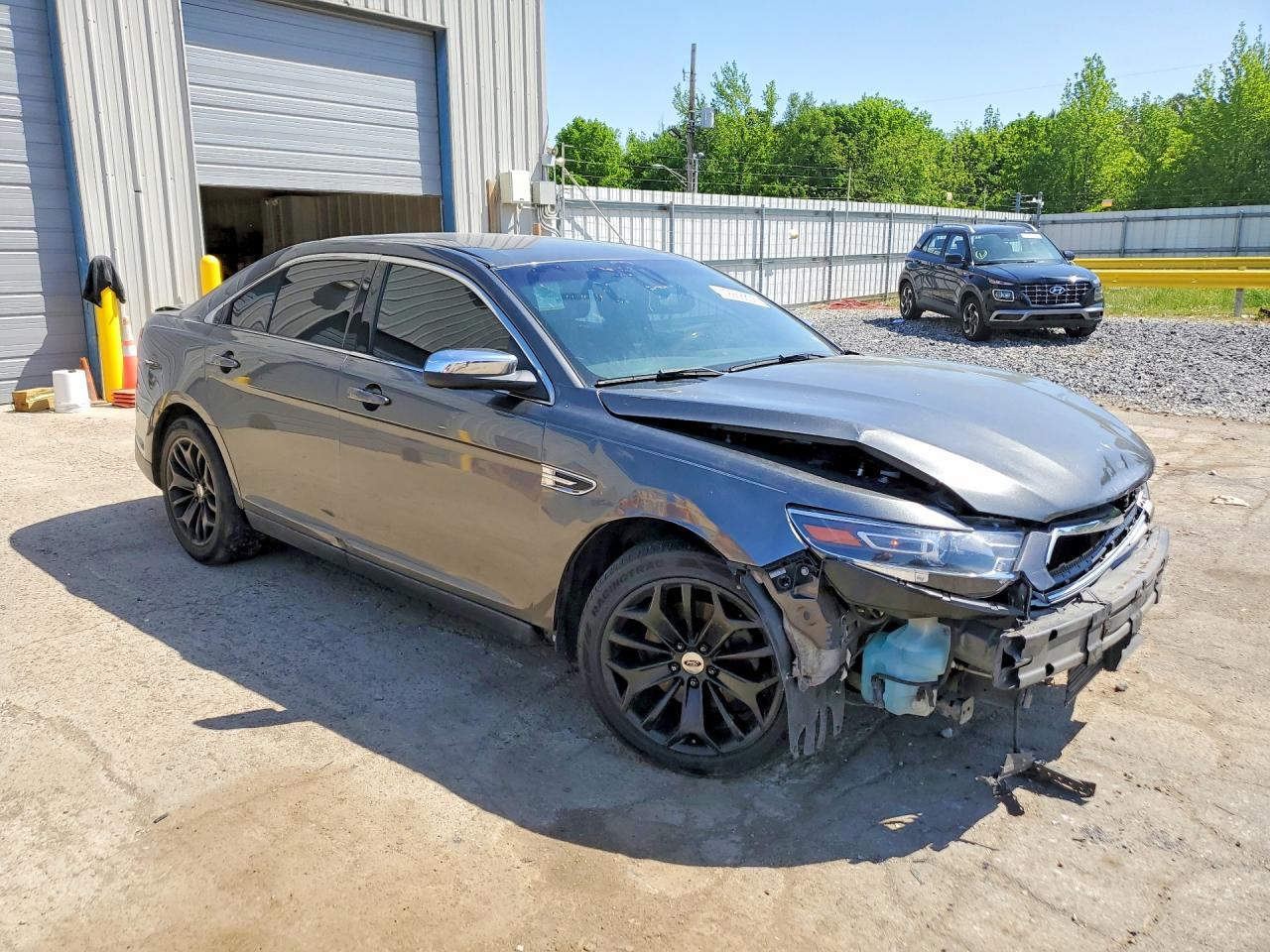 2015 Ford Taurus Limited - Image 4