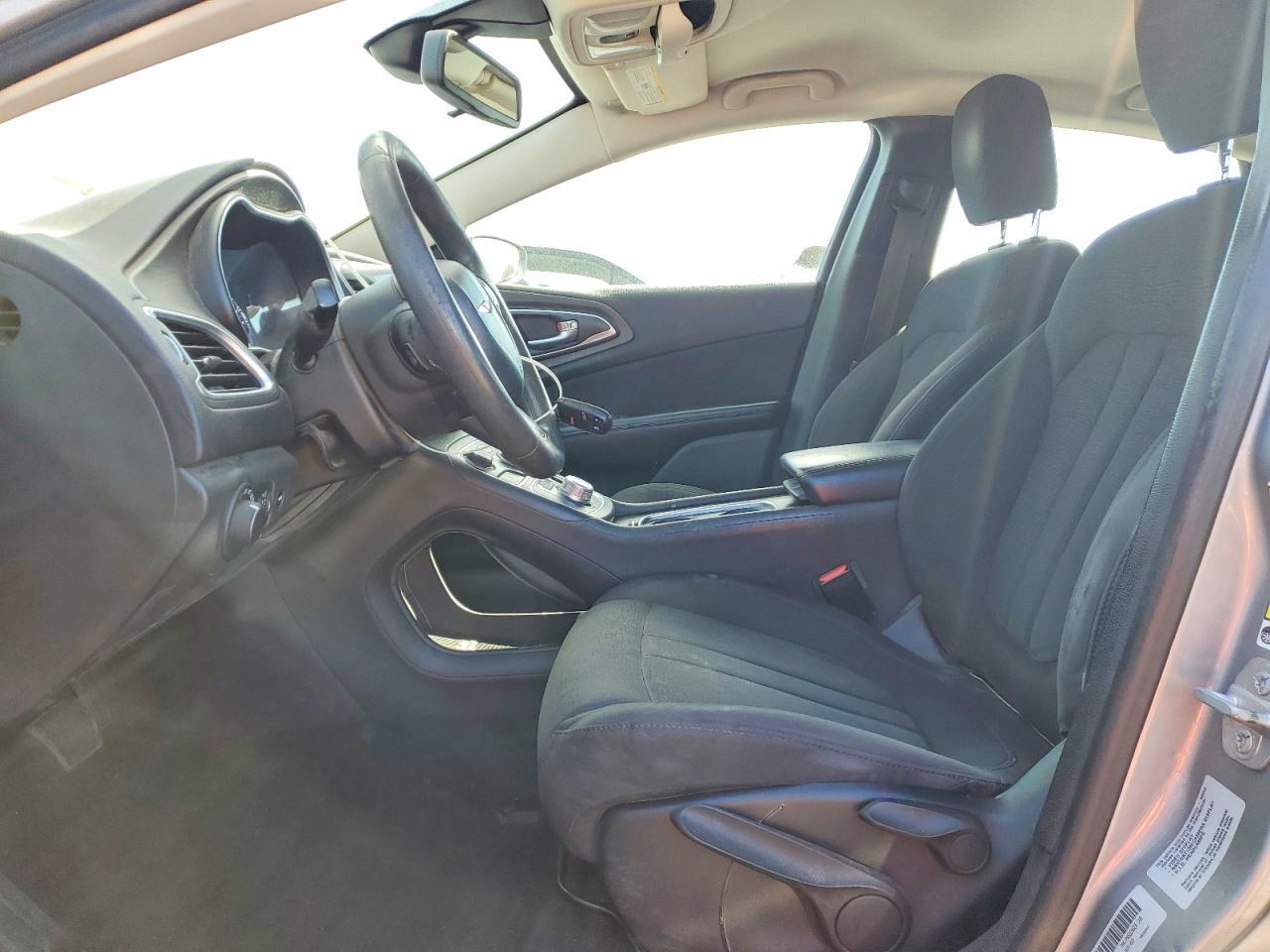 2015 Chrysler 200 Limited - Image 7