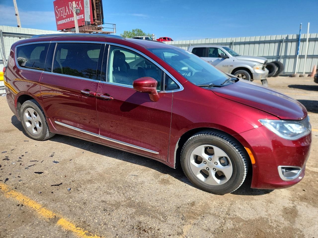 2017 Chrysler Pacifica Touring L Plus - Фото 4