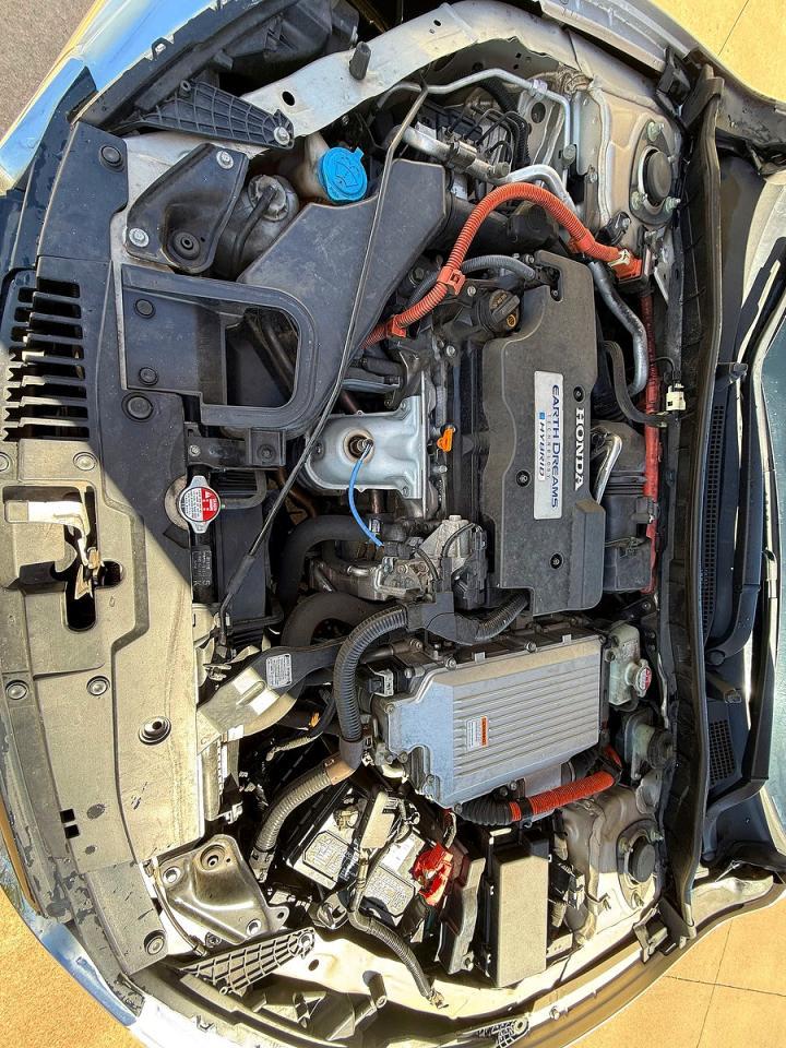 2015 Honda Accord Touring Hybrid - Image 7