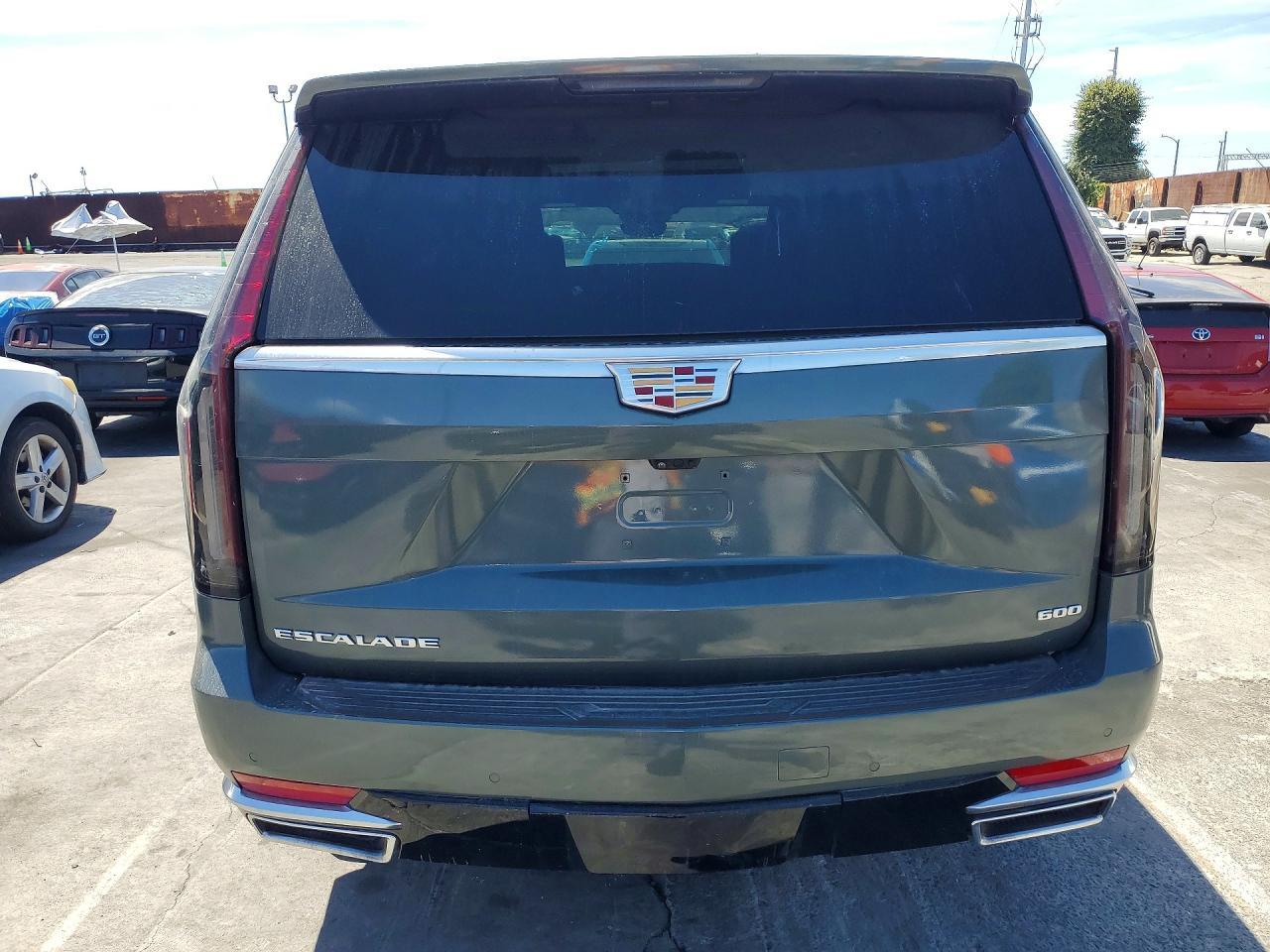 2024 Cadillac Escalade Premium Luxury - Image 6