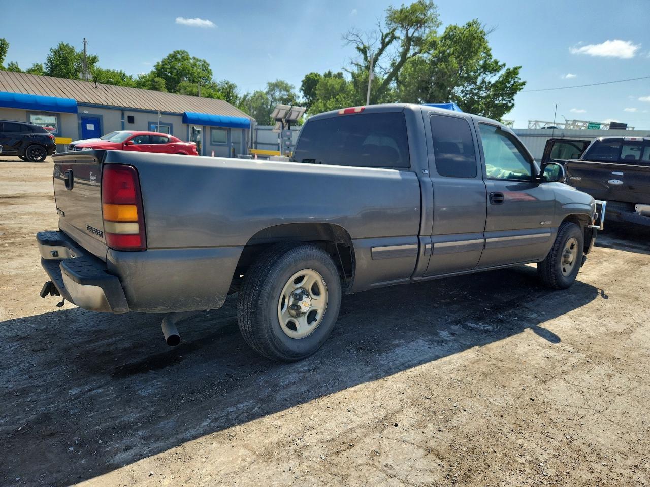 2002 Chevrolet Silverado C1500 - Image 3