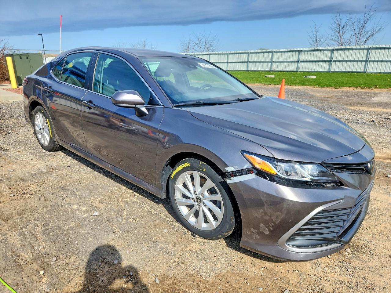 2021 Toyota Camry Le - Фото 4