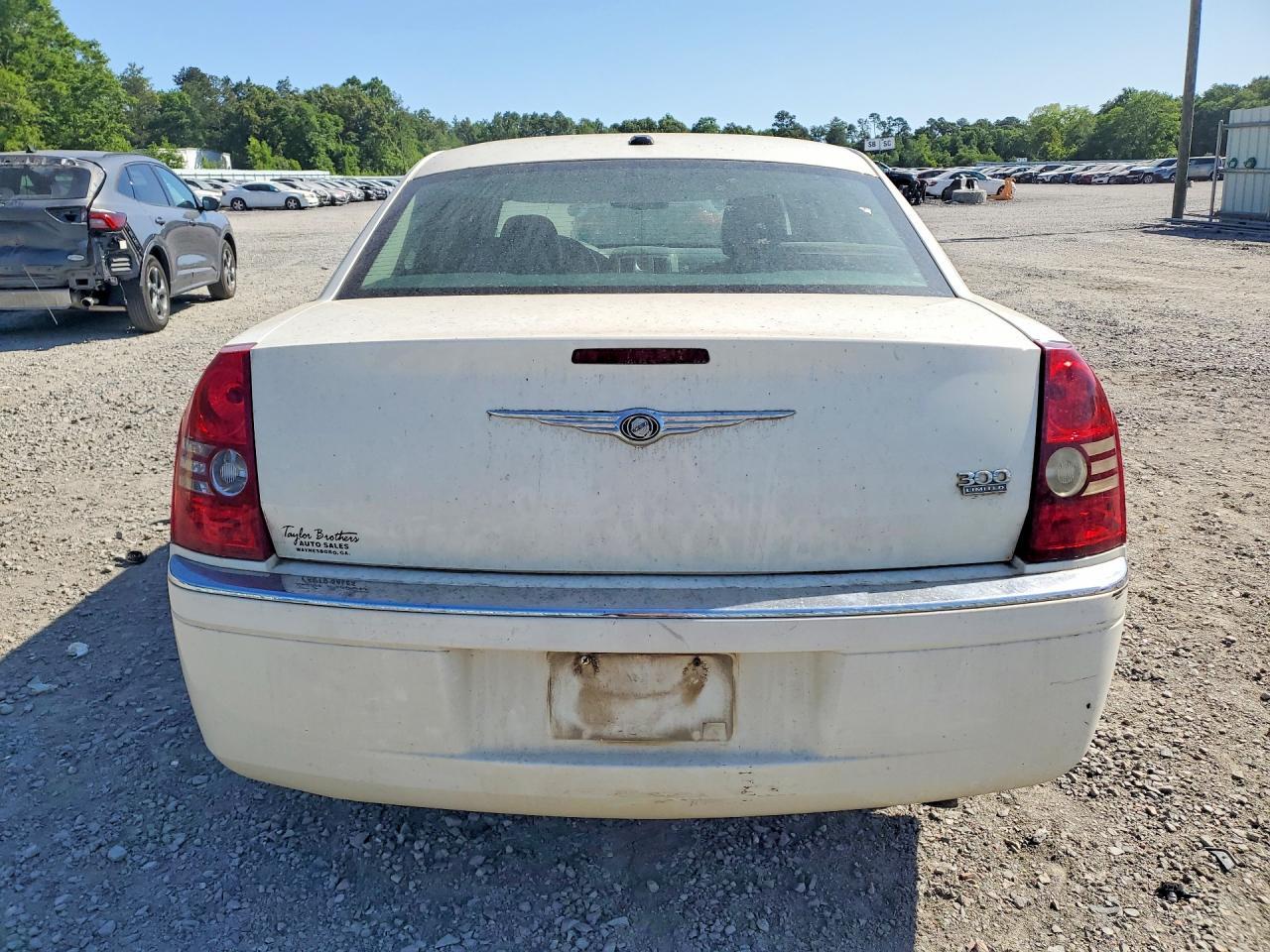 2009 Chrysler 300 Limited - Image 6
