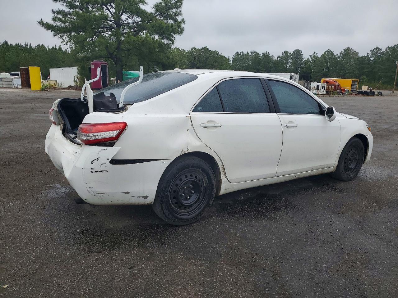 2011 Toyota Camry Base - Фото 3