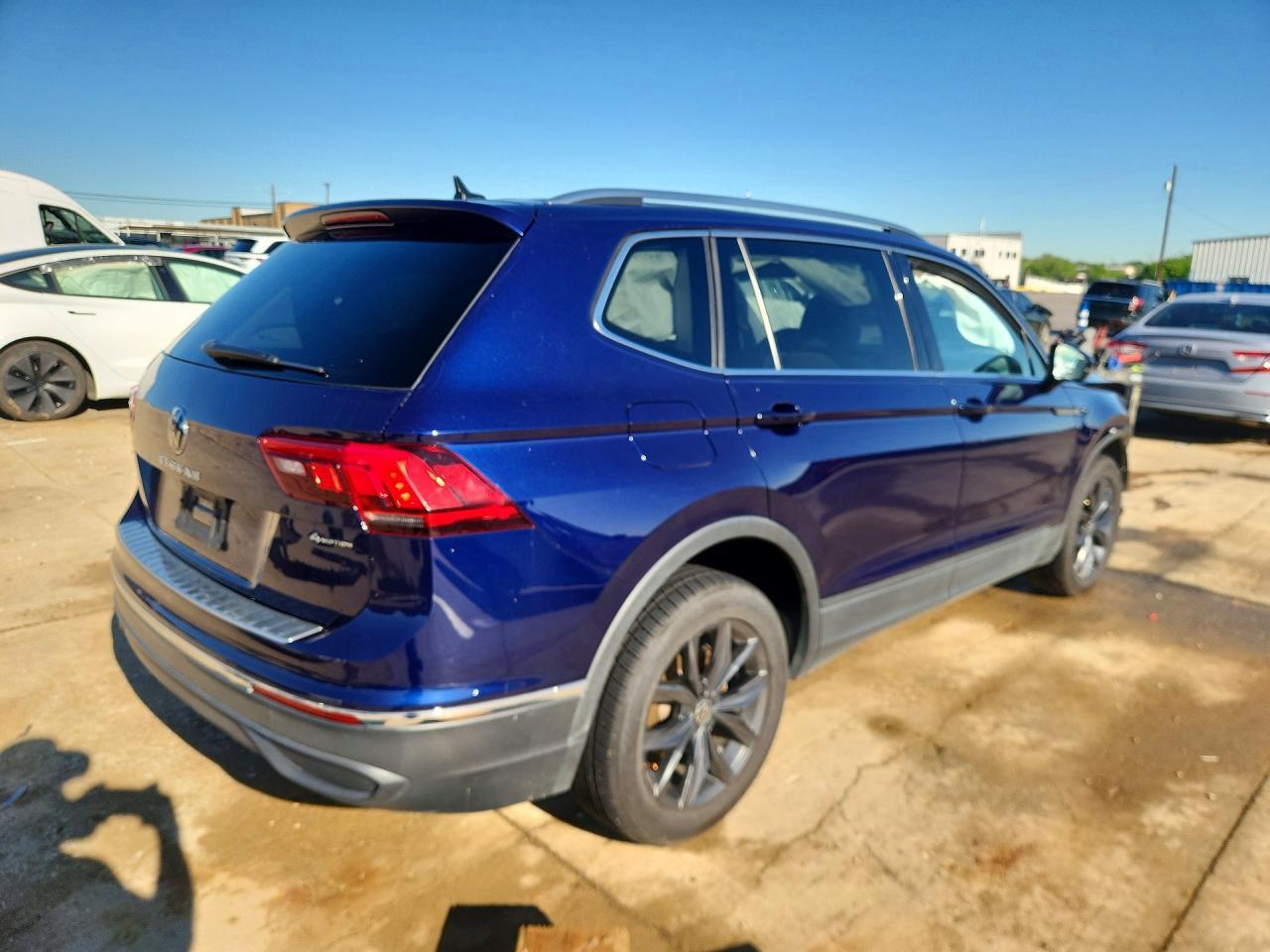 2022 Volkswagen Tiguan Se - Фото 3