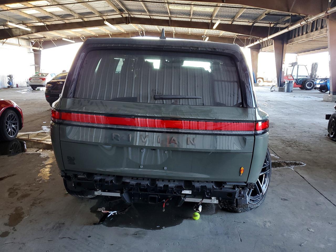 2026 Rivian R1S Premium - Фото 6