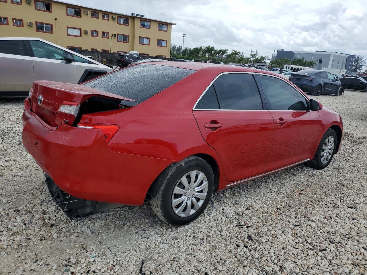 2014 Toyota Camry Le - Фото 3