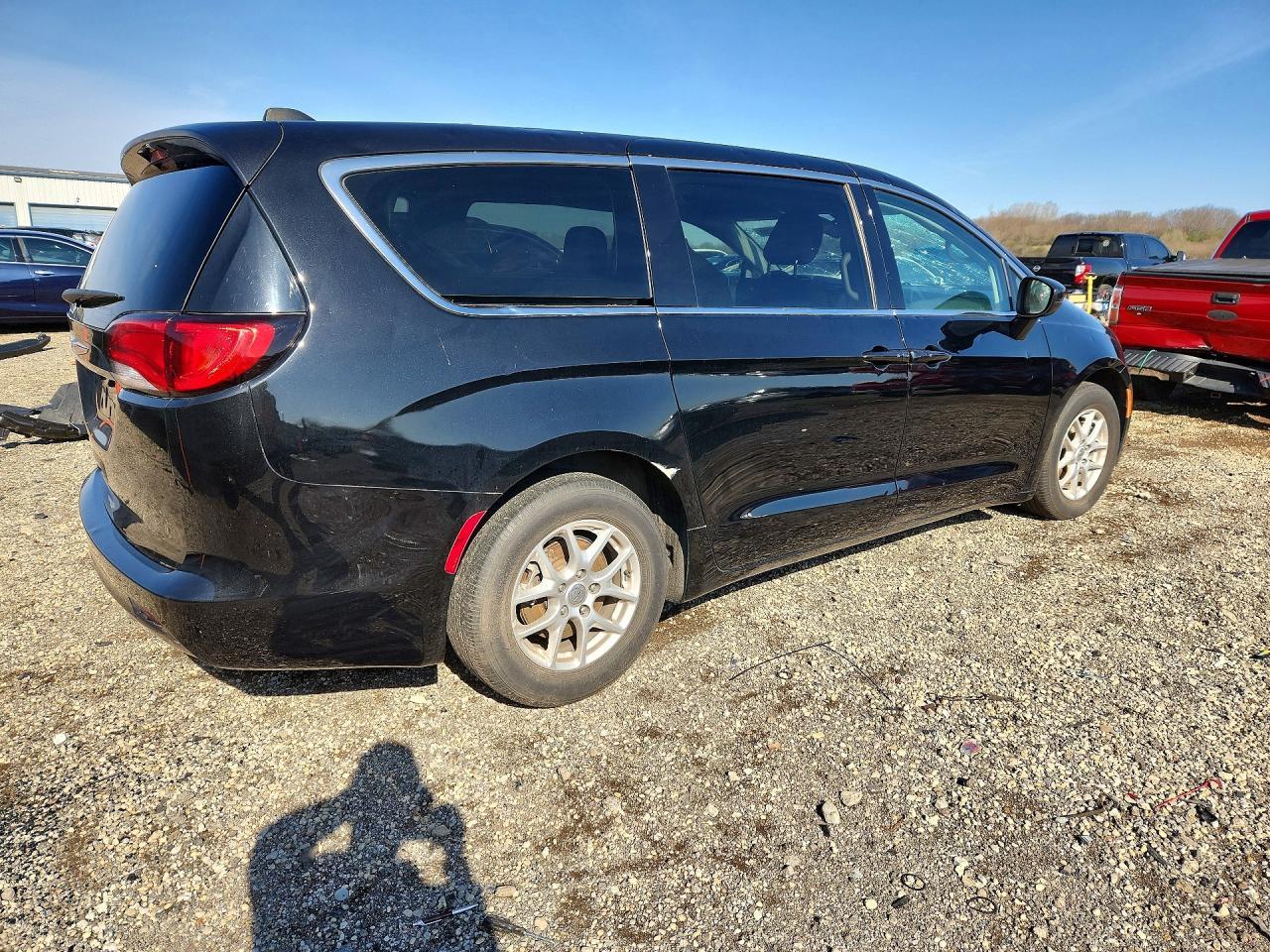 2022 Chrysler Voyager Lx - Фото 3