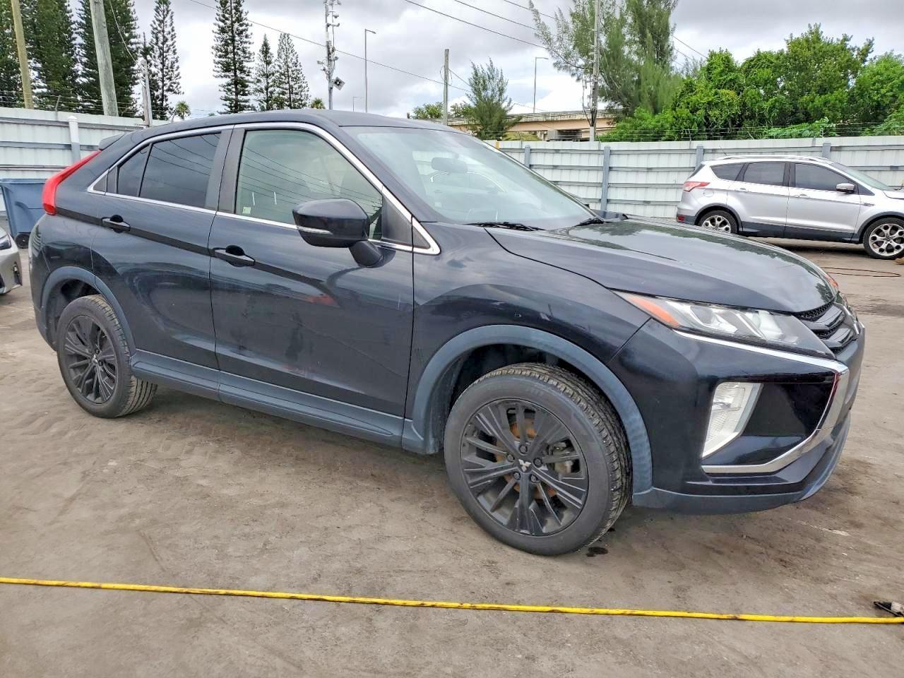 2018 Mitsubishi Eclipse Cross Le - Image 4