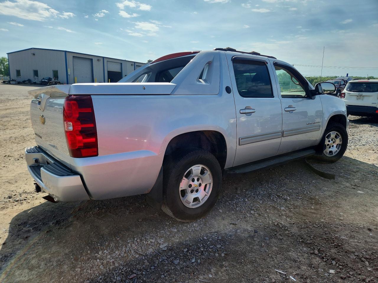 2013 Chevrolet Avalanche Lt - Фото 3