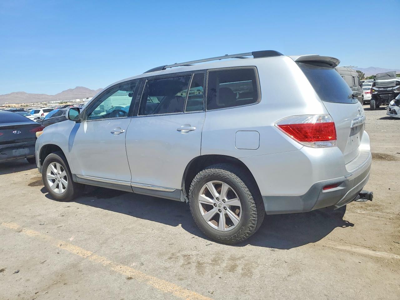 2011 Toyota Highlander Base - Фото 2