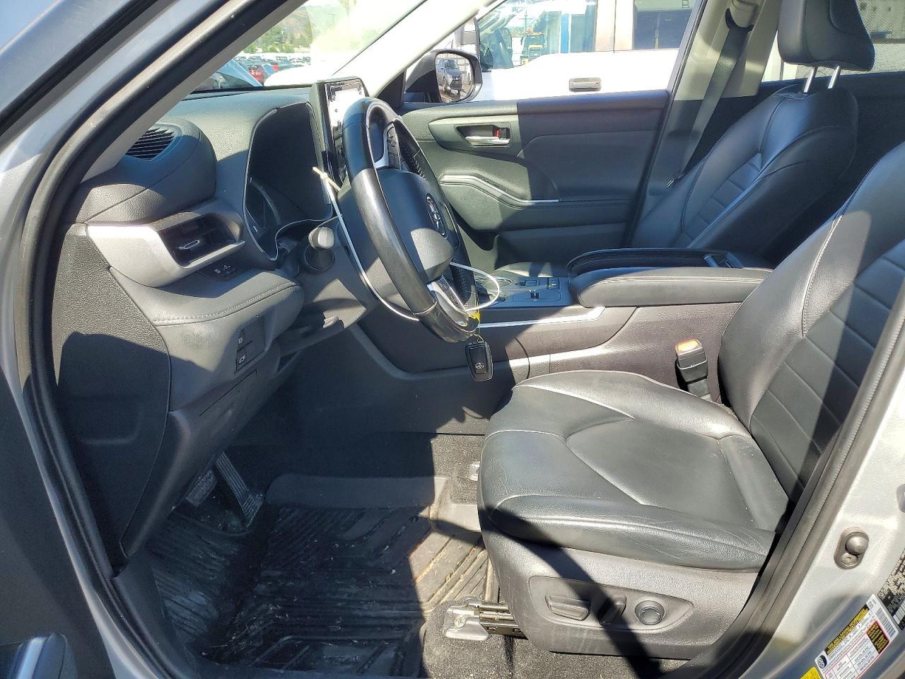 2022 Toyota Highlander Hybrid Xle - Image 7