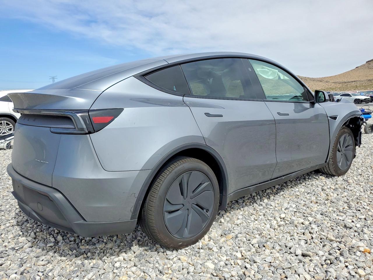 2026 Tesla Model Y - Фото 3