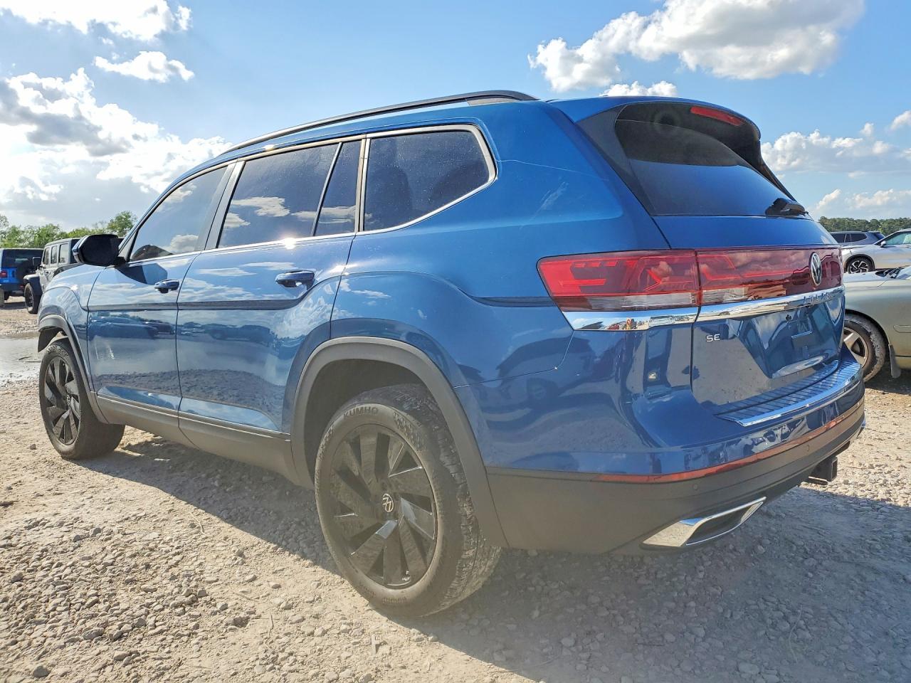 2025 Volkswagen Atlas Se - Image 2