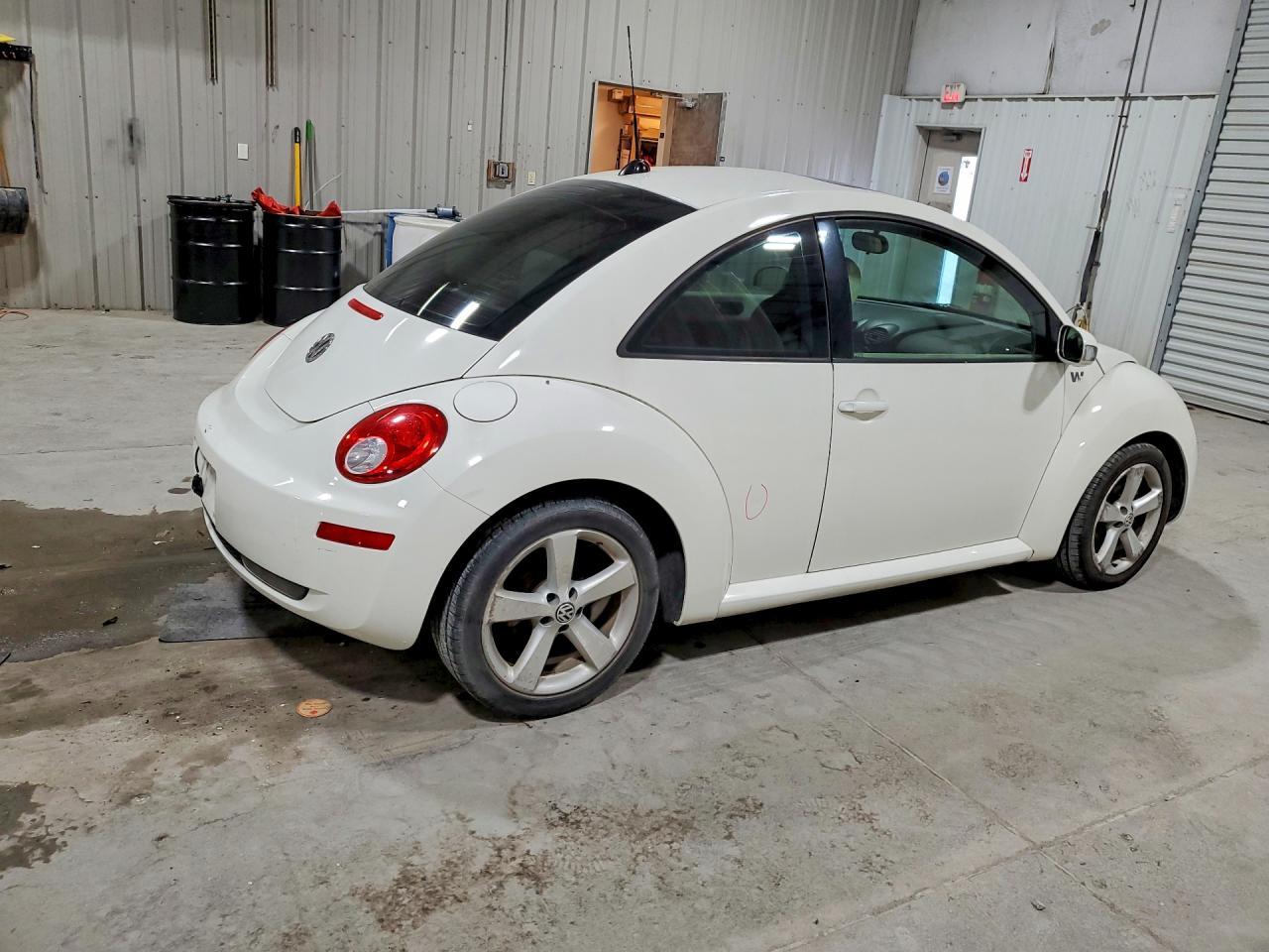 2008 Volkswagen New Beetle Triple White - Image 3