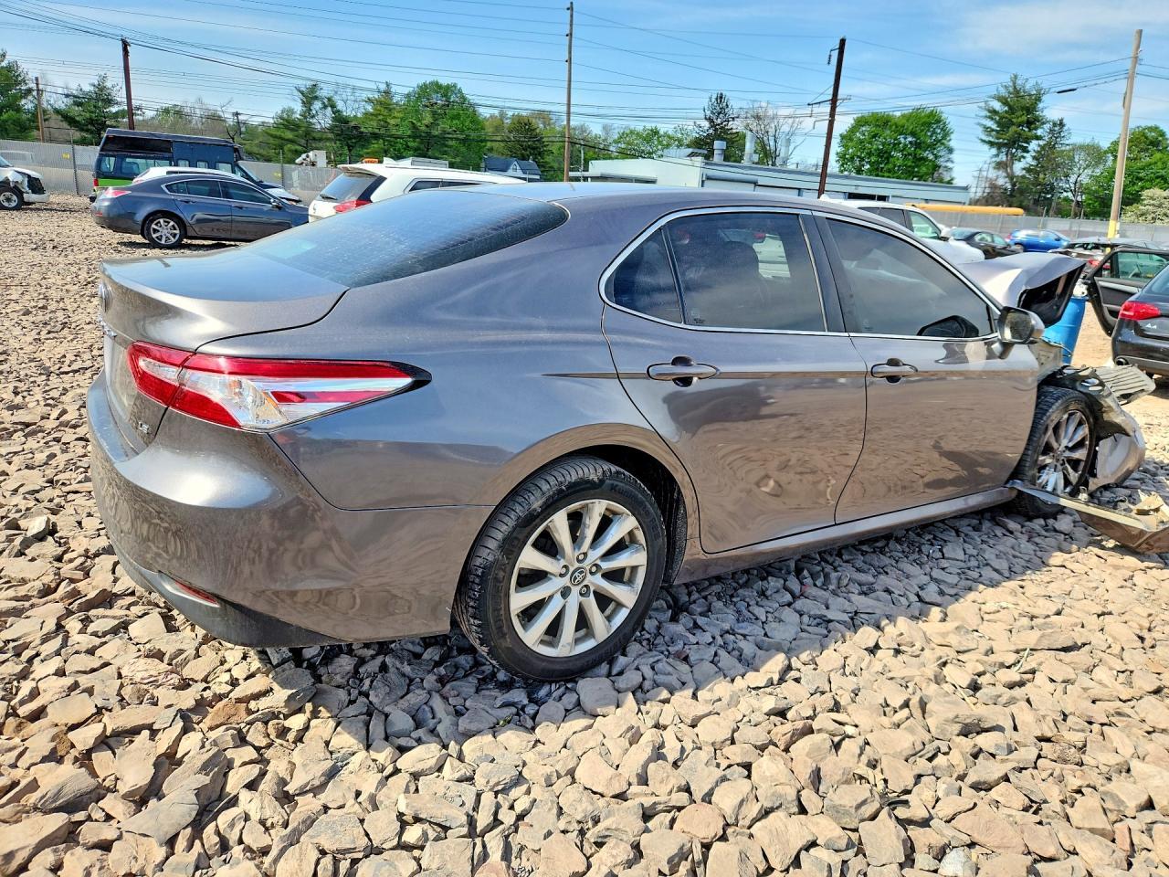 2018 Toyota Camry Le - Фото 3