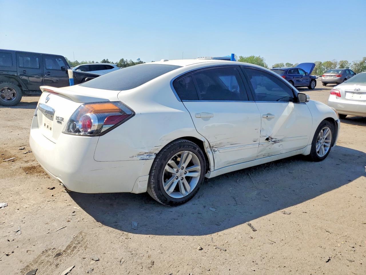 2011 Nissan Altima Sr - Фото 3