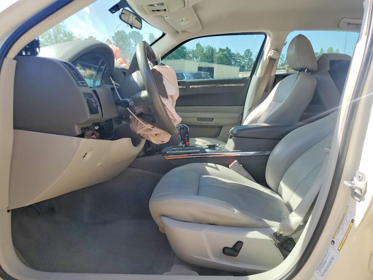 2010 Chry 300 - Фото 7